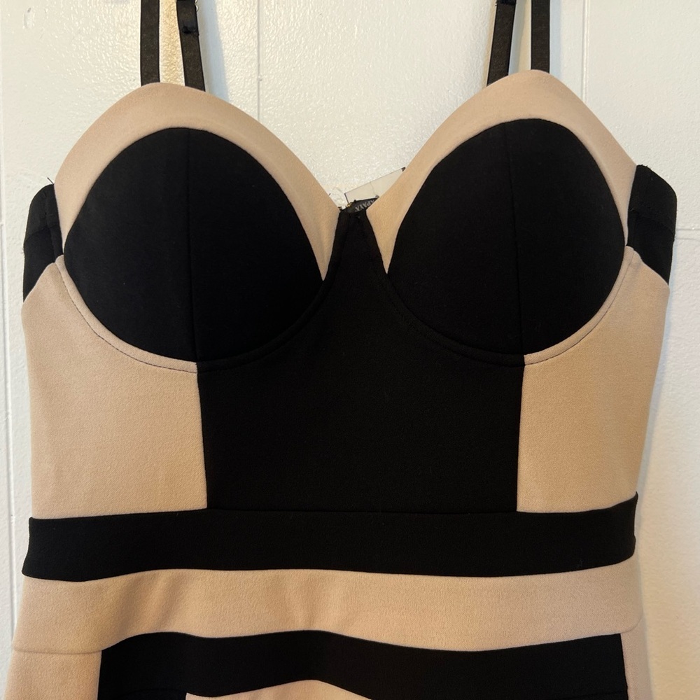 Body com black and nude dress - Picture 3 of 5
